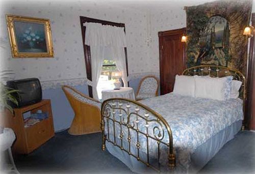 The Lion And The Rose Bed & Breakfast Whitefield Exteriör bild